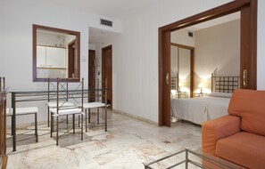Apartment, 1 Bedroom (2 Adults) | In-room dining