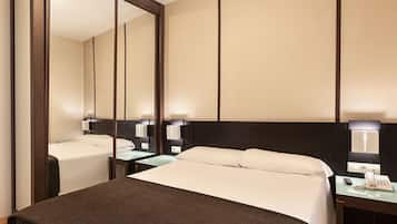 Appartement, 1 slaapkamer (3 Adults) | 1 slaapkamer, een kluis op de kamer, een bureau