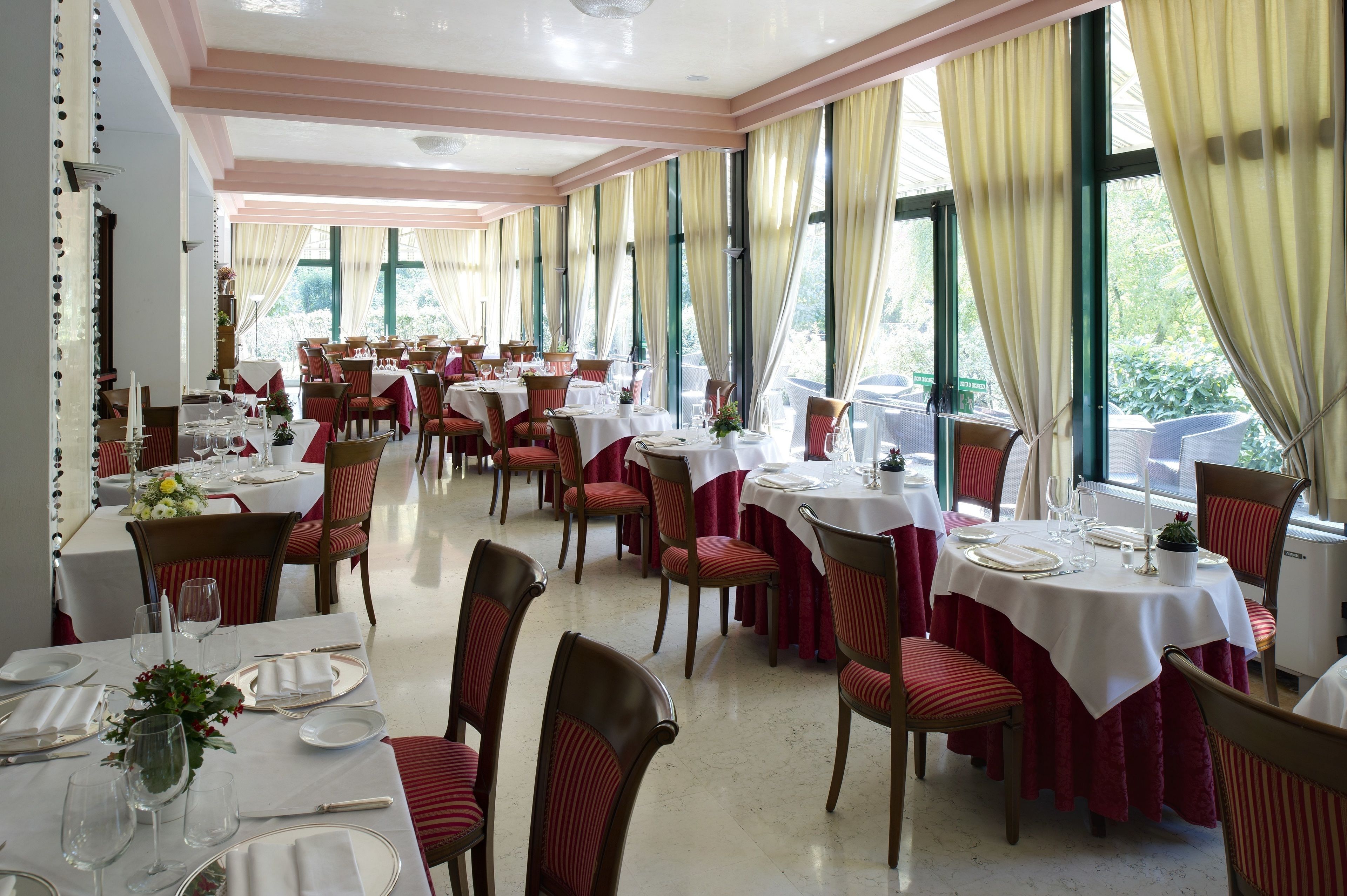 Daily full breakfast (EUR 18 per person)