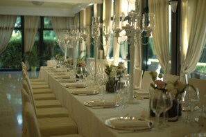 Lunch and dinner served, garden views  - Villa Pace Park Hotel Bolognese (Preganziol)