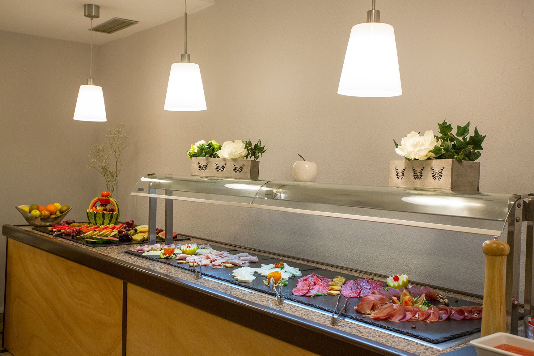 每日供应自助式早餐（每人 EUR 5）