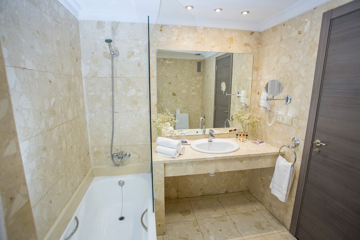 free toiletries, bidet, towels