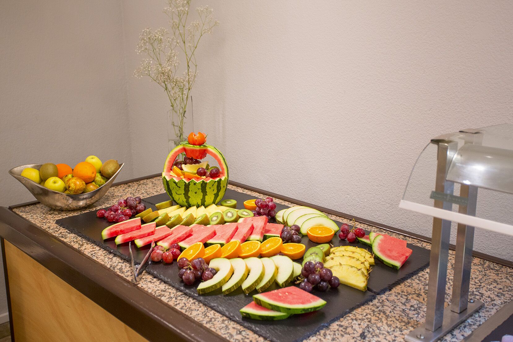 Tägliches Frühstücksbuffet (5 EUR pro Person)