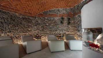 Couples treatment rooms, sauna, hot tub, steam room, Turkish bath