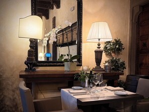 2 restaurants, breakfast, lunch, dinner served; Italian cuisine 