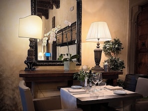 2 restaurants, breakfast, lunch, dinner served; Italian cuisine