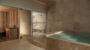 Couples treatment room(s), sauna, hot tub, steam room