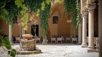 2 restaurants, breakfast, lunch, dinner served; Italian cuisine