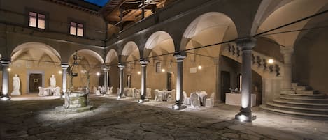 2 restaurants servant le petit déjeuner, spécialités Cuisine italienne