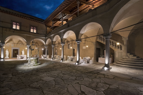 2 ristoranti, aperti a colazione, a pranzo e a cena, cucina italiana