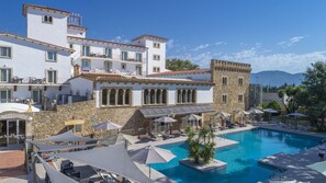 Front of property - Hotel Castell Blanc (Castello d'Empuries)