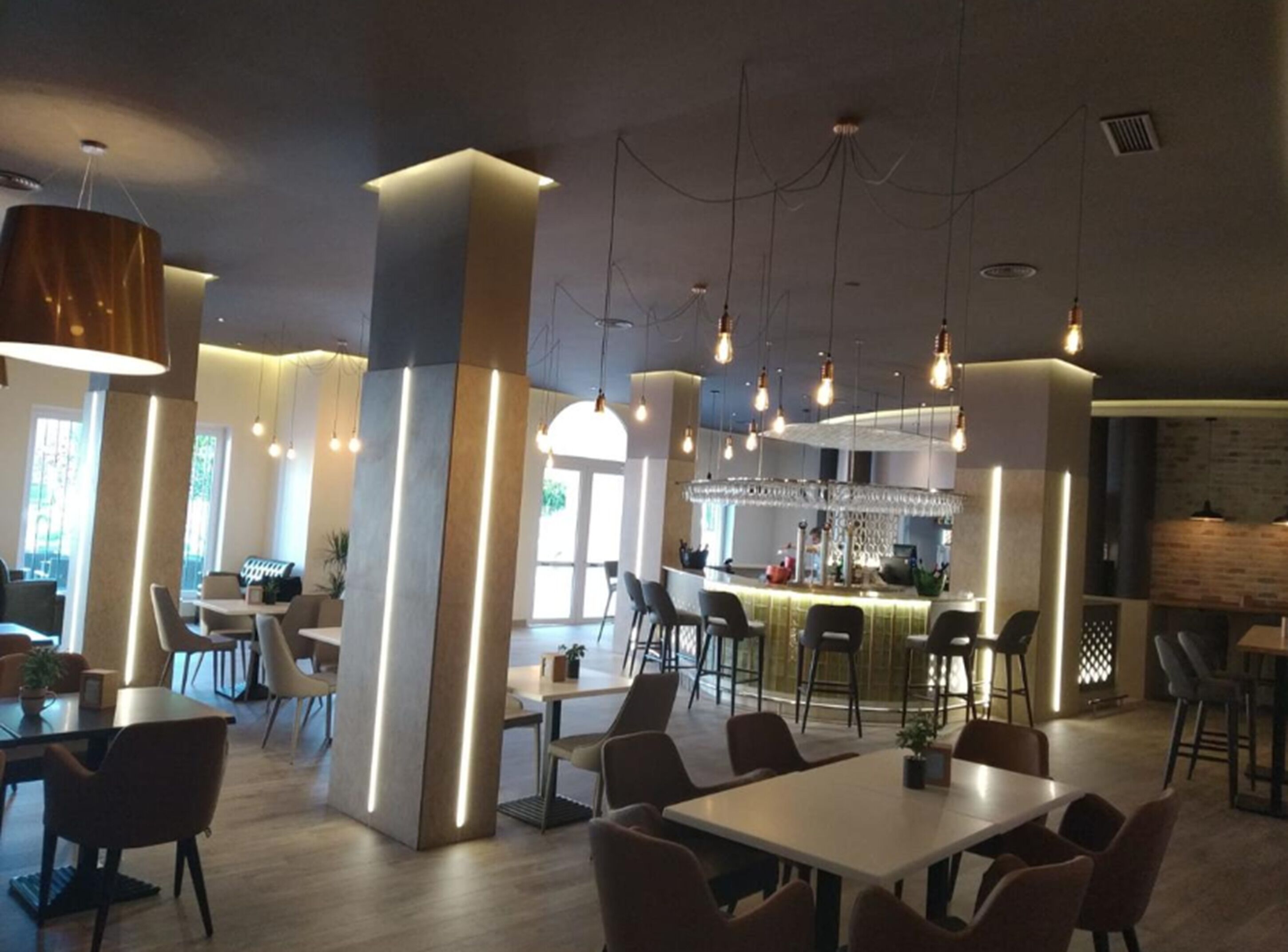 Café da manhã com buffet todos os dias (EUR 5.50 por pessoa) 