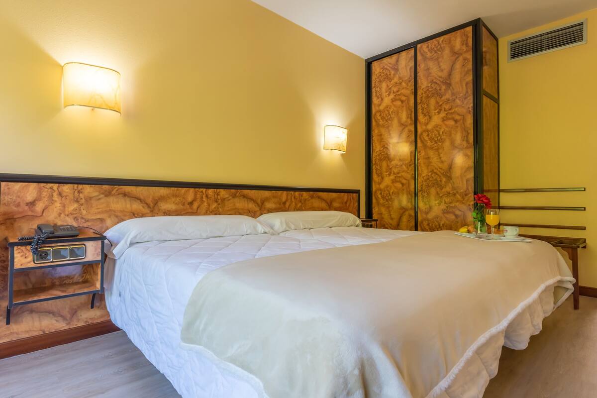 1 bedroom, in-room safe, desk, soundproofing