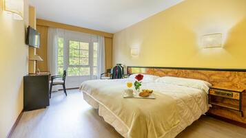 In-room safe, desk, soundproofing, free WiFi