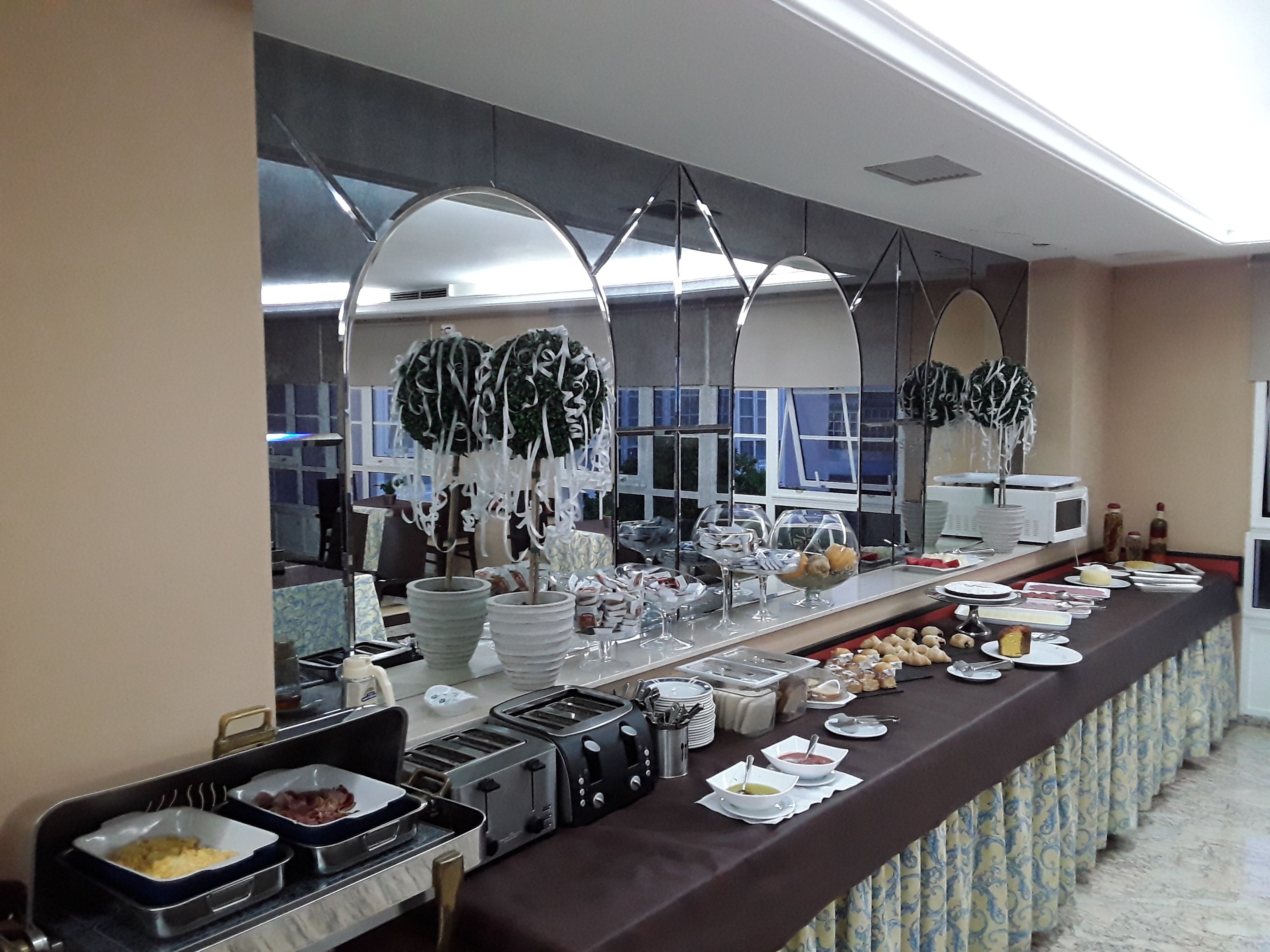 daily continental breakfast (eur 8 per person)