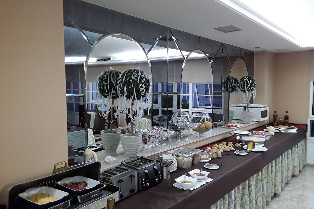 daily continental breakfast (eur 8 per person)