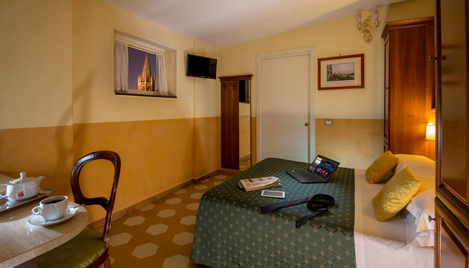 Cofres nos quartos, escrivaninha, cortinas blackout, Wi-Fi de cortesia