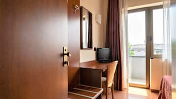 Single Room, Ensuite | In-room safe, desk, blackout drapes, free WiFi