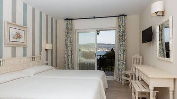 Double Room, Sea View | In-room safe, iron/ironing board, free WiFi