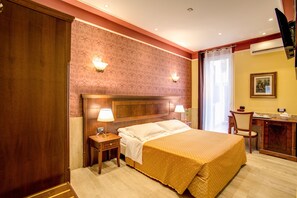 Classic-Doppel- oder -Zweibettzimmer | Minibar, Zimmersafe, Schreibtisch, Babybetten