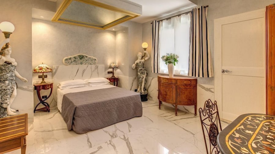 Aurelius Art Gallery Hotel