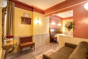 Triple Room | Living area | 22-inch LCD TV with digital channels, TV
