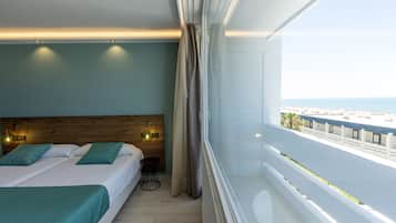 Minibar, in-room safe