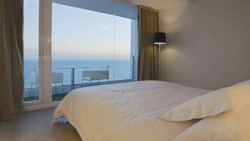 Minibar y caja de seguridad en la habitación