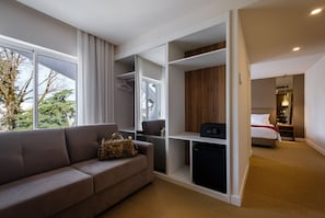 Suite | Minibar, in-room safe, desk, laptop workspace