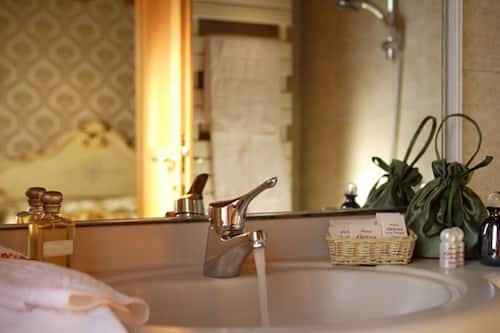 Ensemble douche/baignoire, douche à « effet pluie »