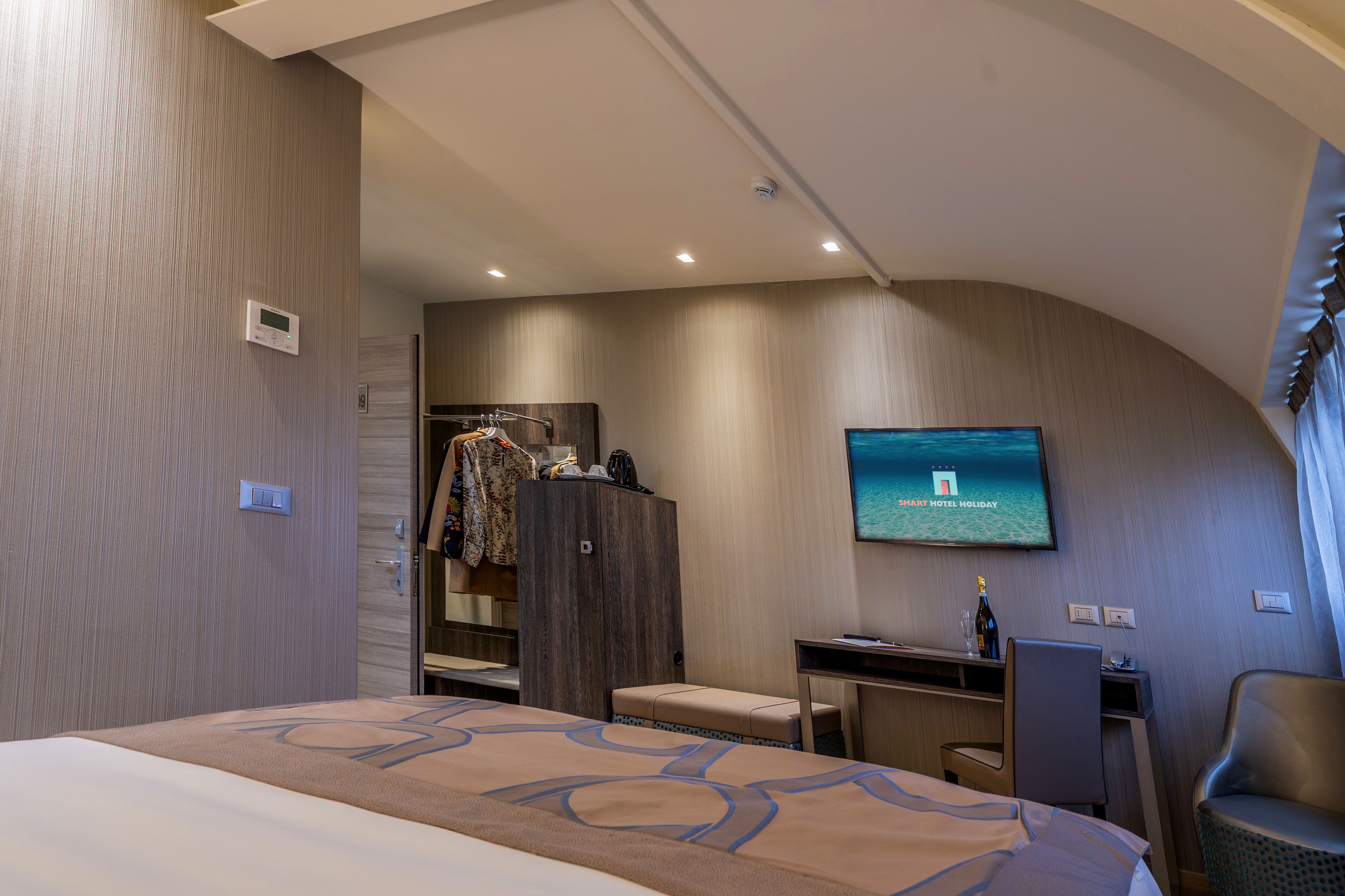 Doppia Superior (Romantic) | Copriletto in piuma, minibar, una cassaforte in camera, una scrivania