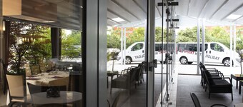 Smart Hotel Holiday