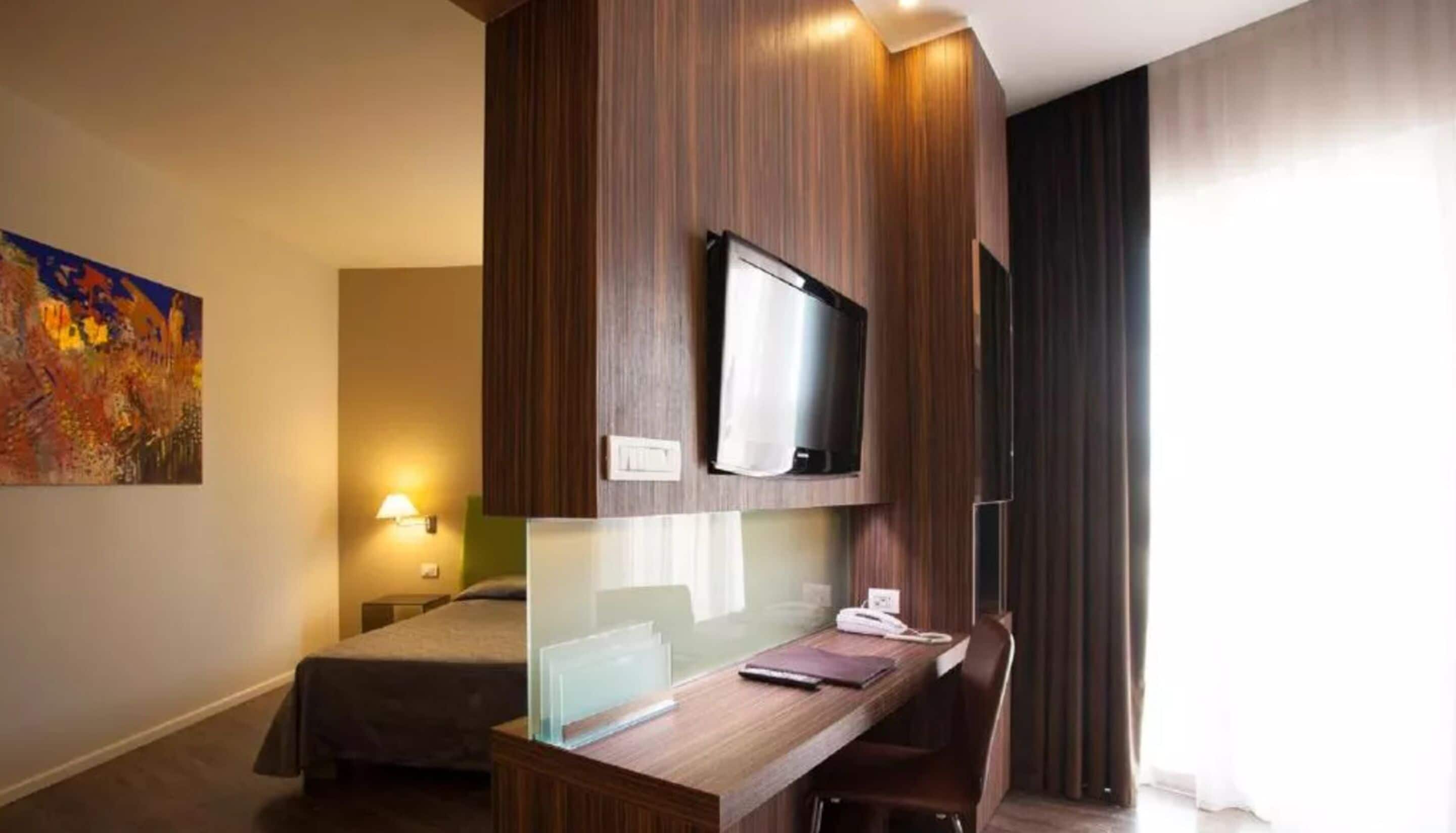 junior suite | minibar, in-room safe, desk, soundproofing