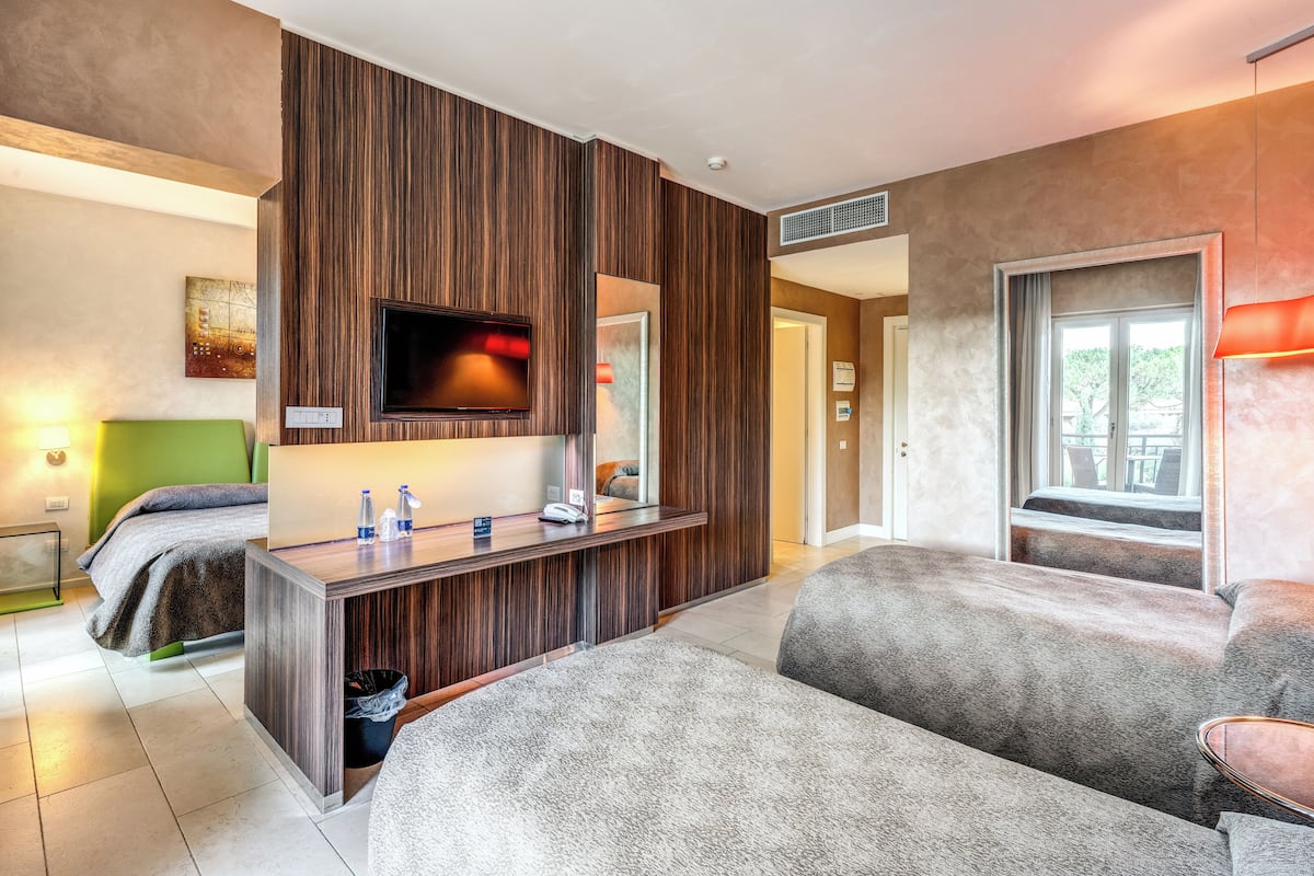 family suite | minibar, in-room safe, desk, soundproofing