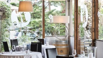 供應早餐、午餐和晚餐,義大利料理,花園景觀