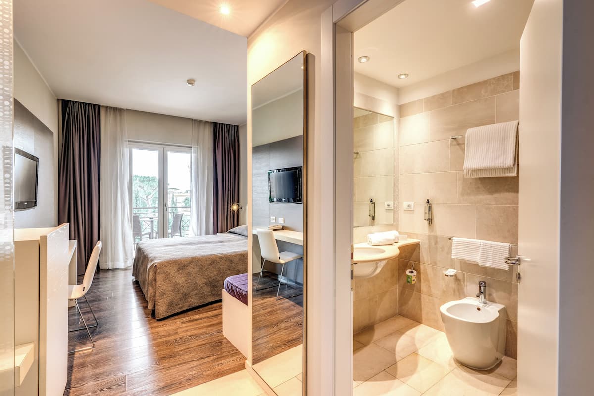 superior double or twin room, 1 double bed | minibar, in-room safe, desk, soundproofing