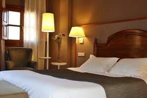 Double Room | Down comforters, desk, free WiFi, bed sheets