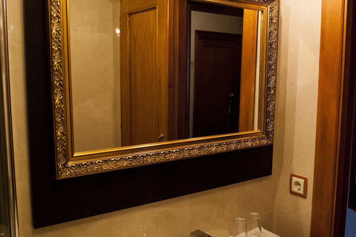 single room | bathroom | shower, free toiletries, hair dryer, towels