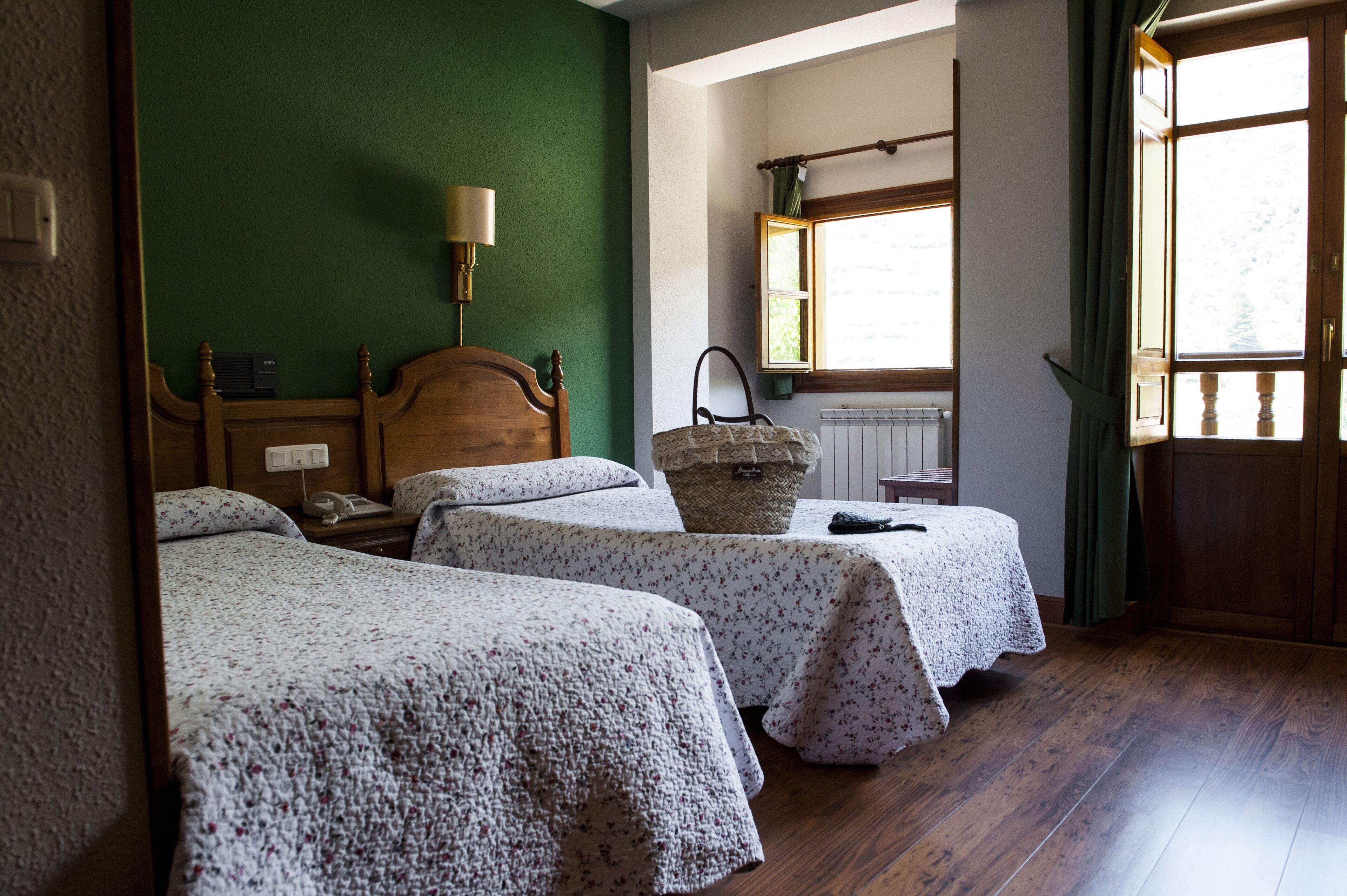 down duvets, desk, free wifi, bed sheets