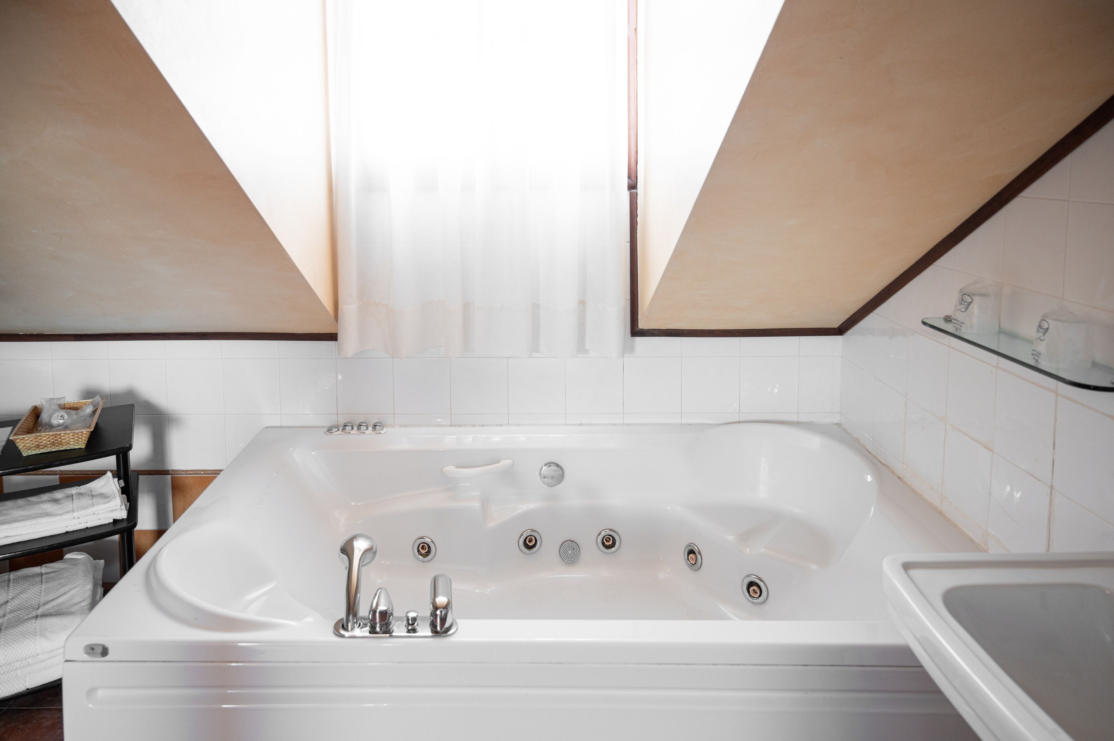 family apartment | bathroom | combined shower/bathtub, free toiletries, hair dryer, towels