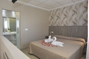 Minibar, Zimmersafe, Schreibtisch, kostenloses WLAN