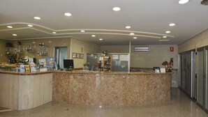 A reception area with a marble counter, a fire extinguisher, and a wall-mounted air conditioning unit. - Torrejoven (Torrevieja)