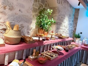 Daily buffet breakfast (EUR 14 per person)