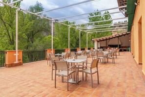 Breakfast, lunch, dinner served; local cuisine, garden views  - De La Trucha Hotel (Villarluengo)