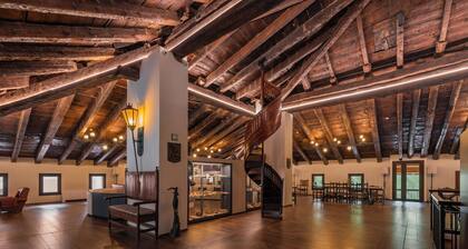 De La Trucha Hotel