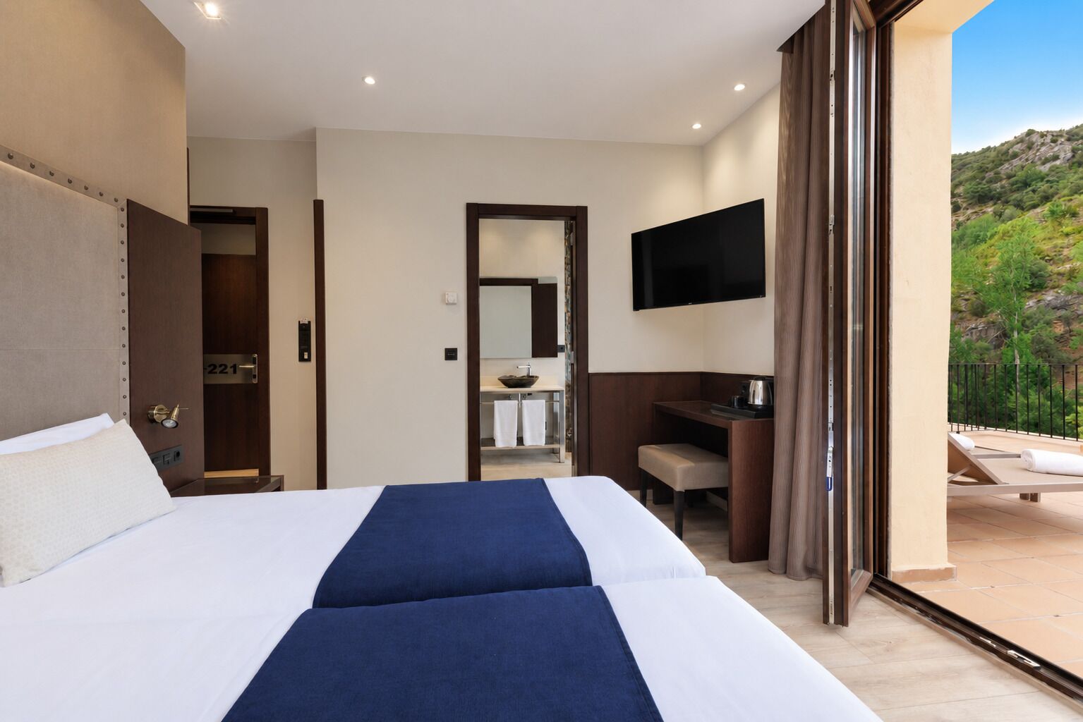 Habitacion familiar comunicada 4 pax | 책상, 노트북 작업 공간, 암막 커튼, 방음 설비