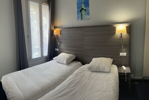 Habitación con 2 camas individuales | Wifi gratis y ropa de cama