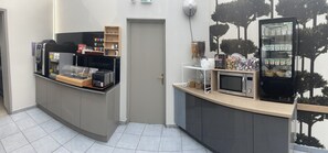Daily buffet breakfast for a fee - Hotel Lilas Gambetta (Paris)