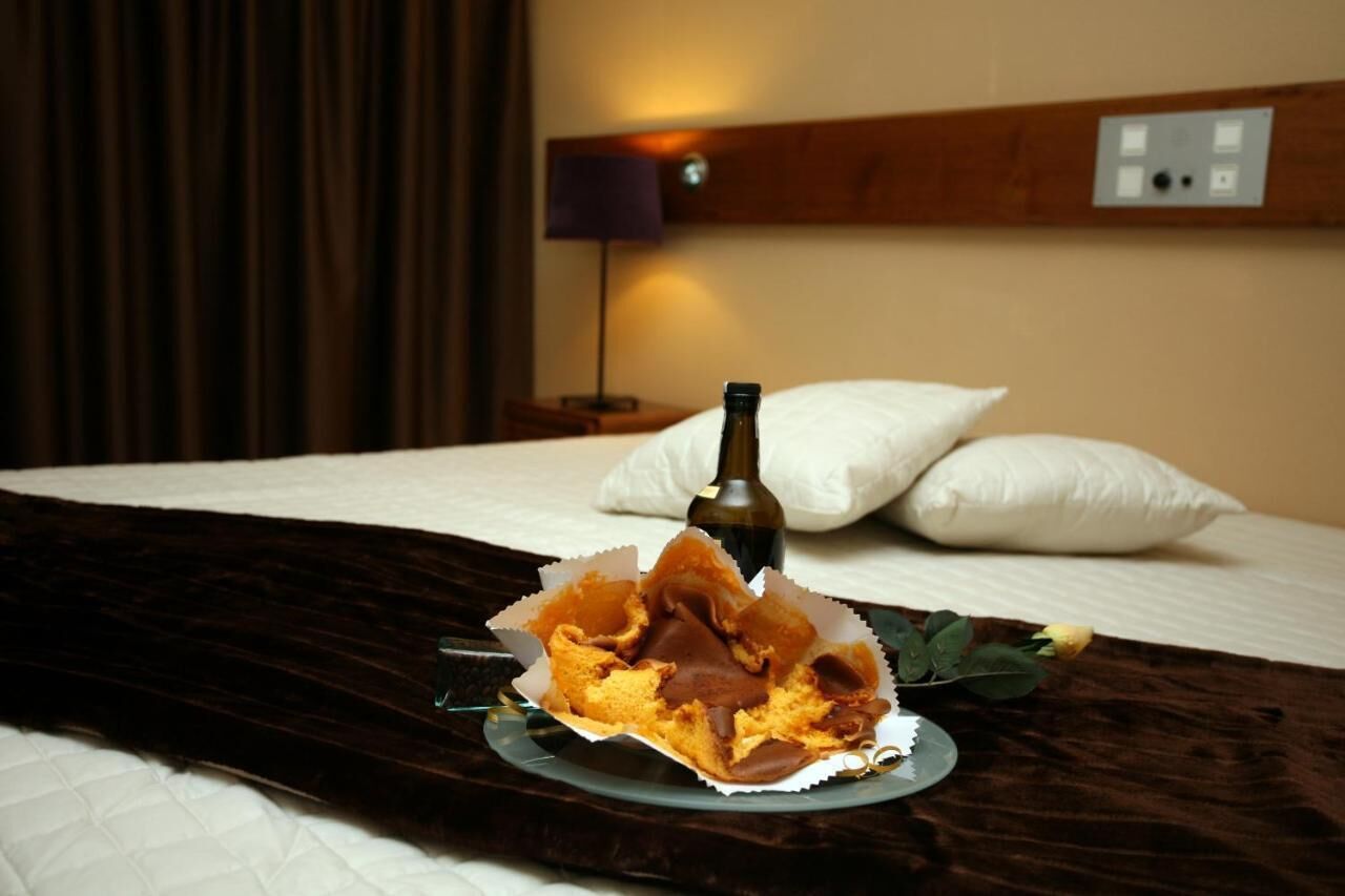 In-room safe, desk, blackout drapes, soundproofing