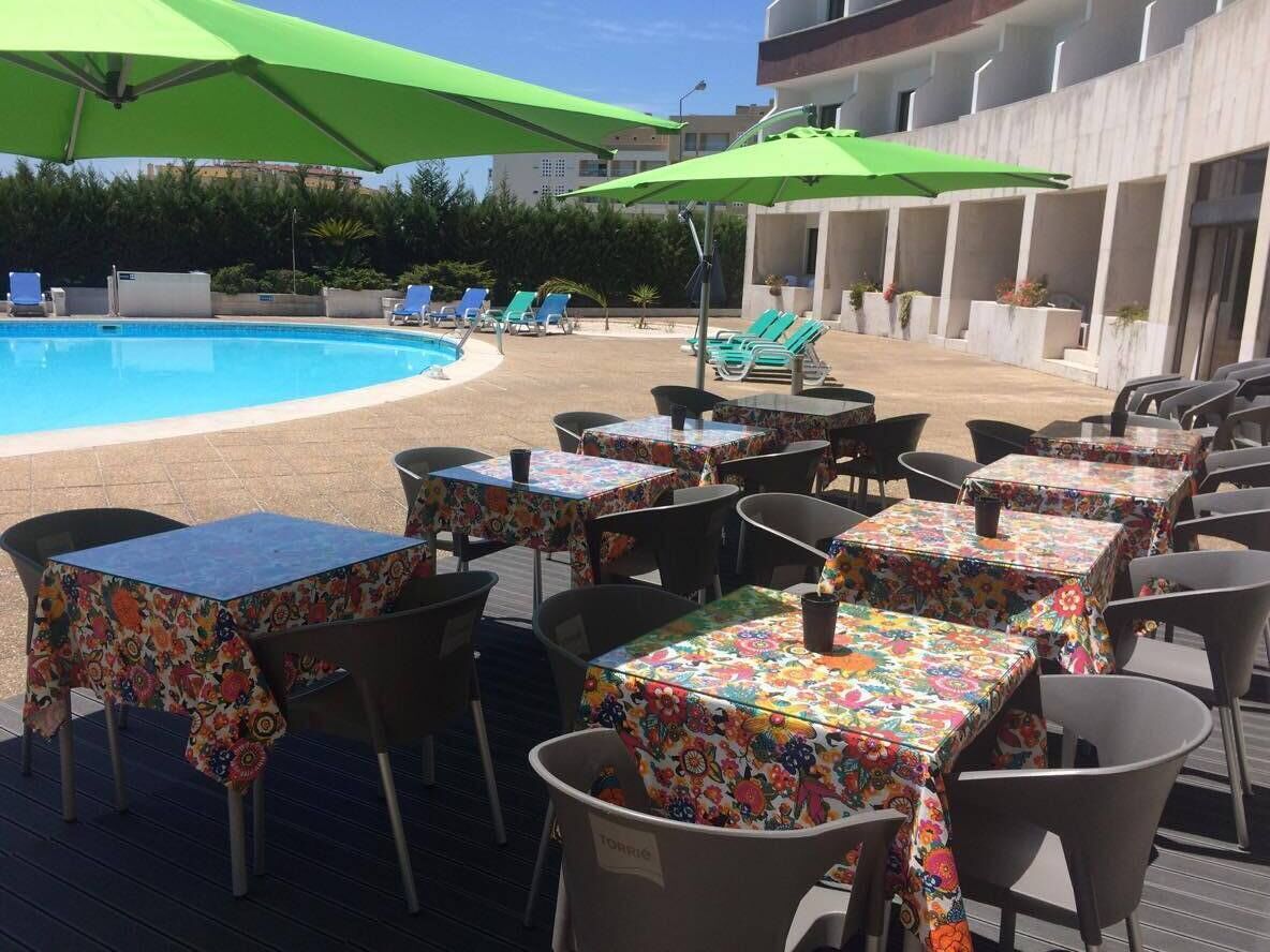 Poolside bar